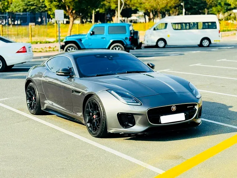 جاكوار F Type 2019